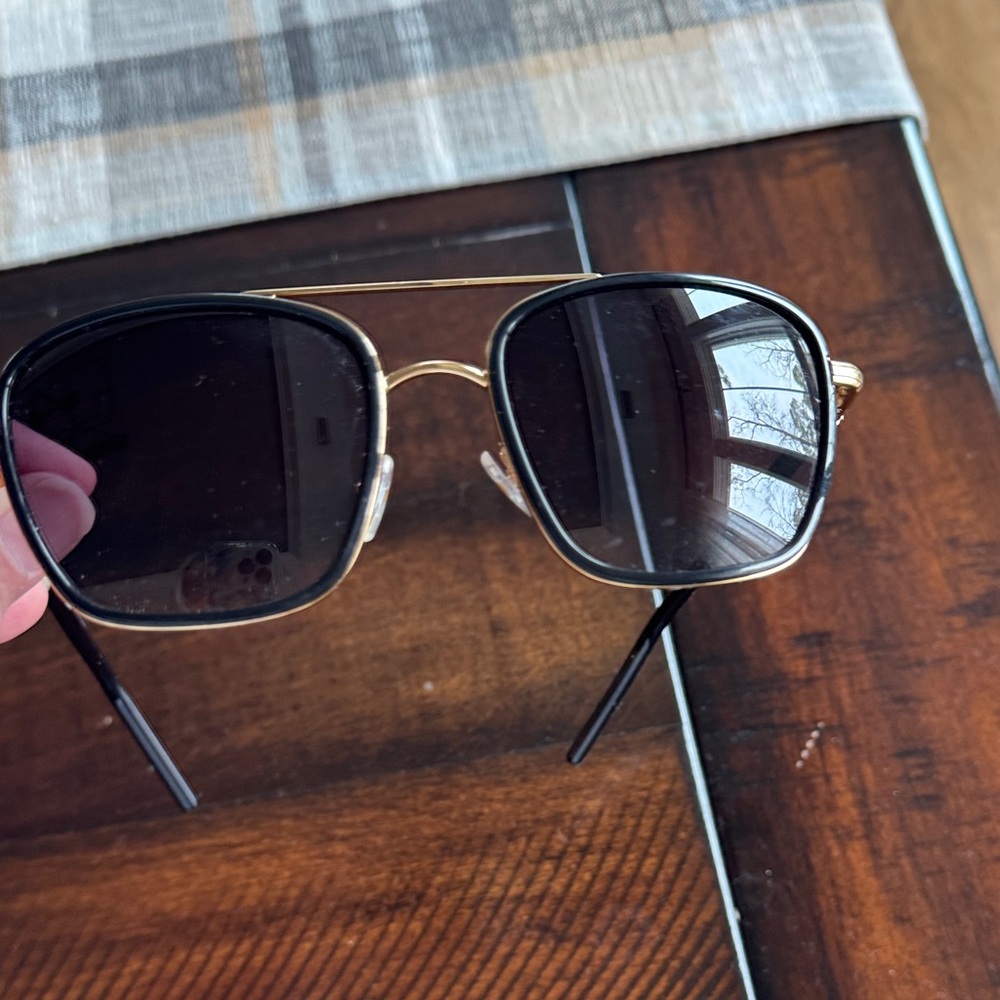 Tory Burch Eleanor Pilot Sunglasses Stylish Black and Gold